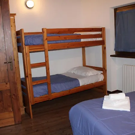 Rifugio Escursionistico La Rua' Hostel