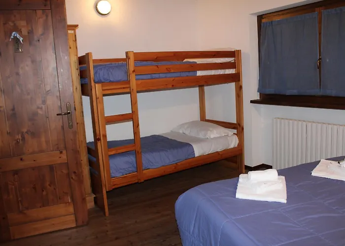 Rifugio Escursionistico La Rua' Hostel