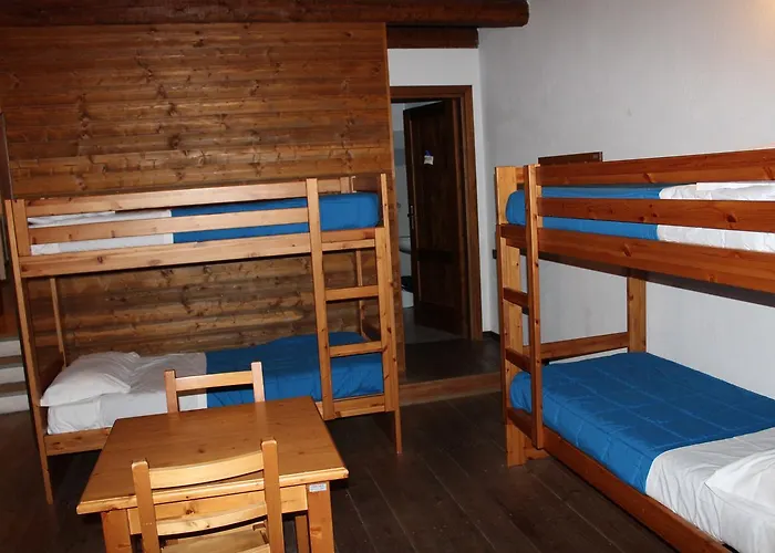 Rifugio Escursionistico La Rua' Hostel